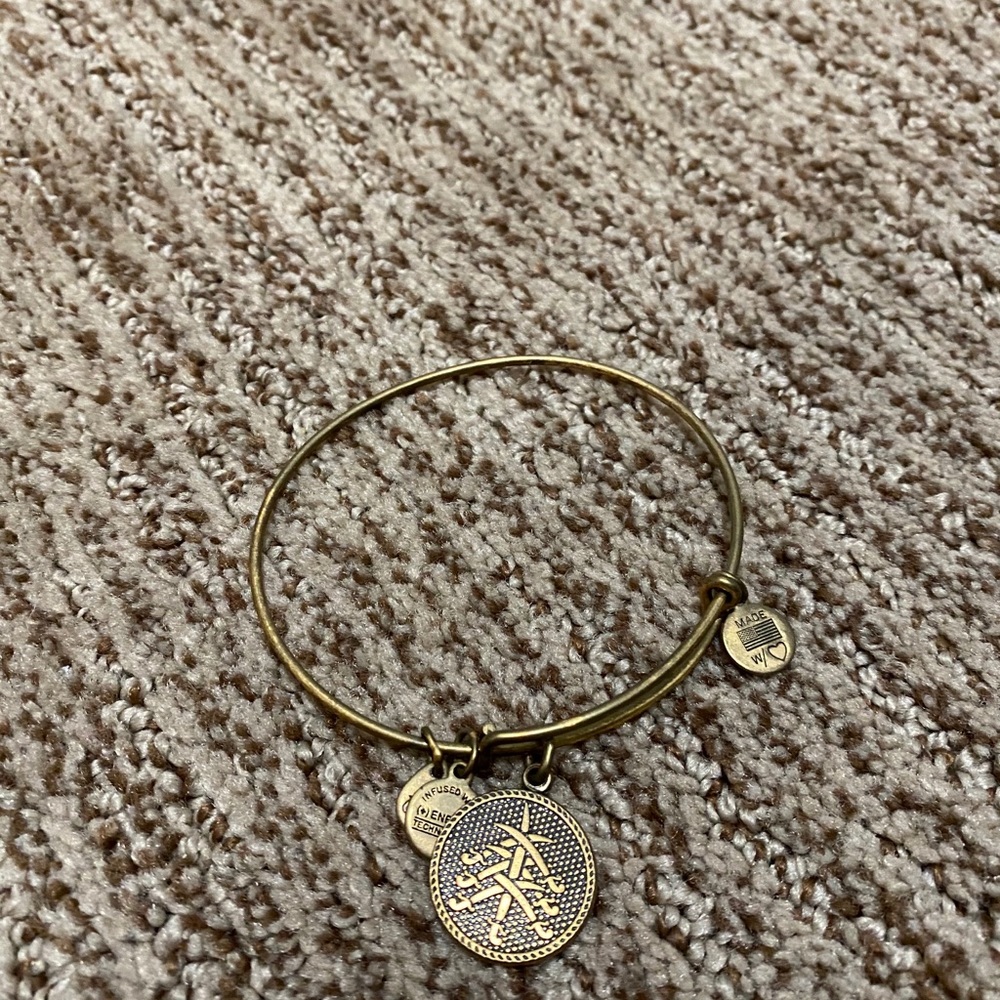 Bracelets - Picture 5 of 7
